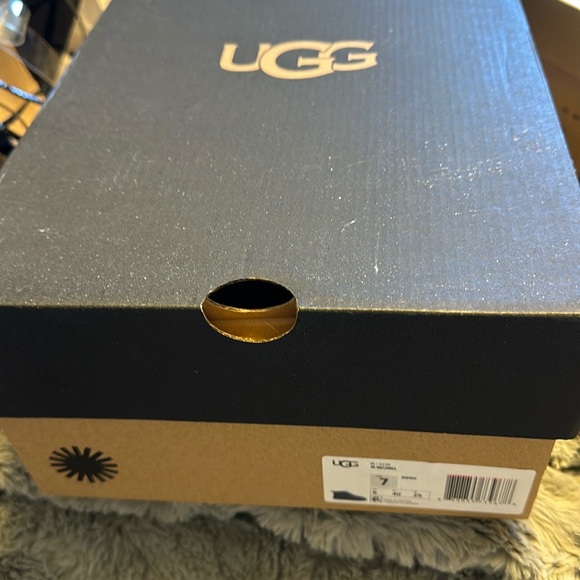 NWT UGG mens Neumel boot. Navy size 7 - Picture 5 of 10
